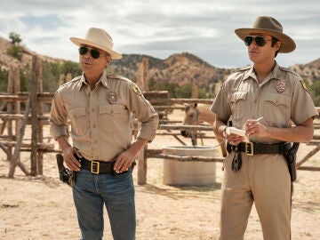 Zahn McClarnon y su mano derecha, Chee, las pasar&aacute;n canutas