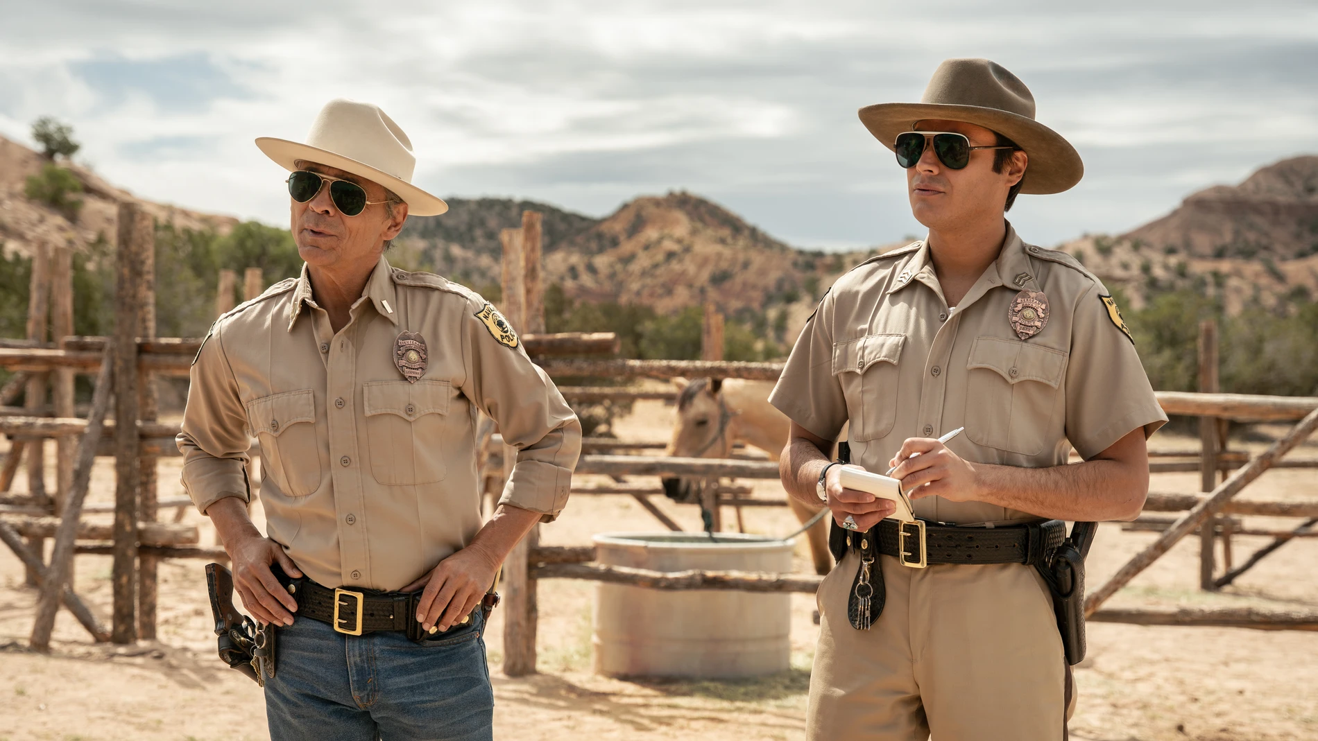 Zahn McClarnon y su mano derecha, Chee, las pasarán canutas