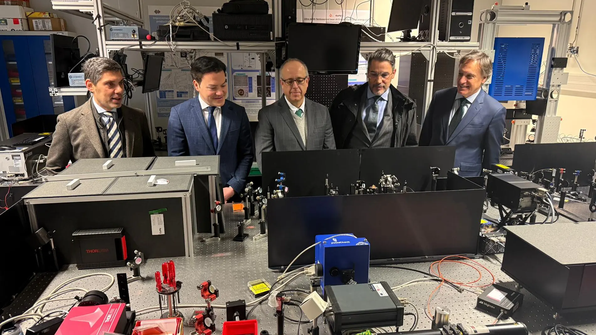 Carlos García Carbayo durante su visita al Centro de Láseres Pulsados