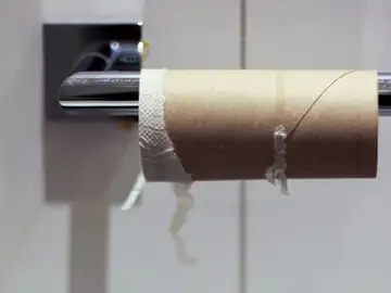 Este es el truco casero contra el frío y la electricidad en casa: solo necesitas un rollo de papel Este es el truco casero contra el frío y la electricidad en casa: solo necesitas un rollo de papel