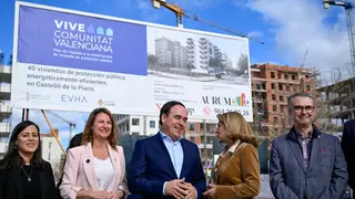 Pérez Llorca presenta dos promociones del Plan Vive en Castellón GRAFCVA2161. CASTELLÓN DE LA PLANA, 17/02/2026.- El president de la Generalitat, Juanfran Pérez Llorca, la vicepresidenta primera y consellera de Vivienda, Empleo, Juventud e Igualdad, Susana Camarero (2ª d), y la alcaldesa de Castellón, Begoña Carrasco (2ª i), asisten a la presentación de dos nuevas promociones de viviendas incluidas en el Plan Vive que se construirán en Castellón. EFE/Andreu Esteban