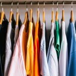 Ropa colgada perchas