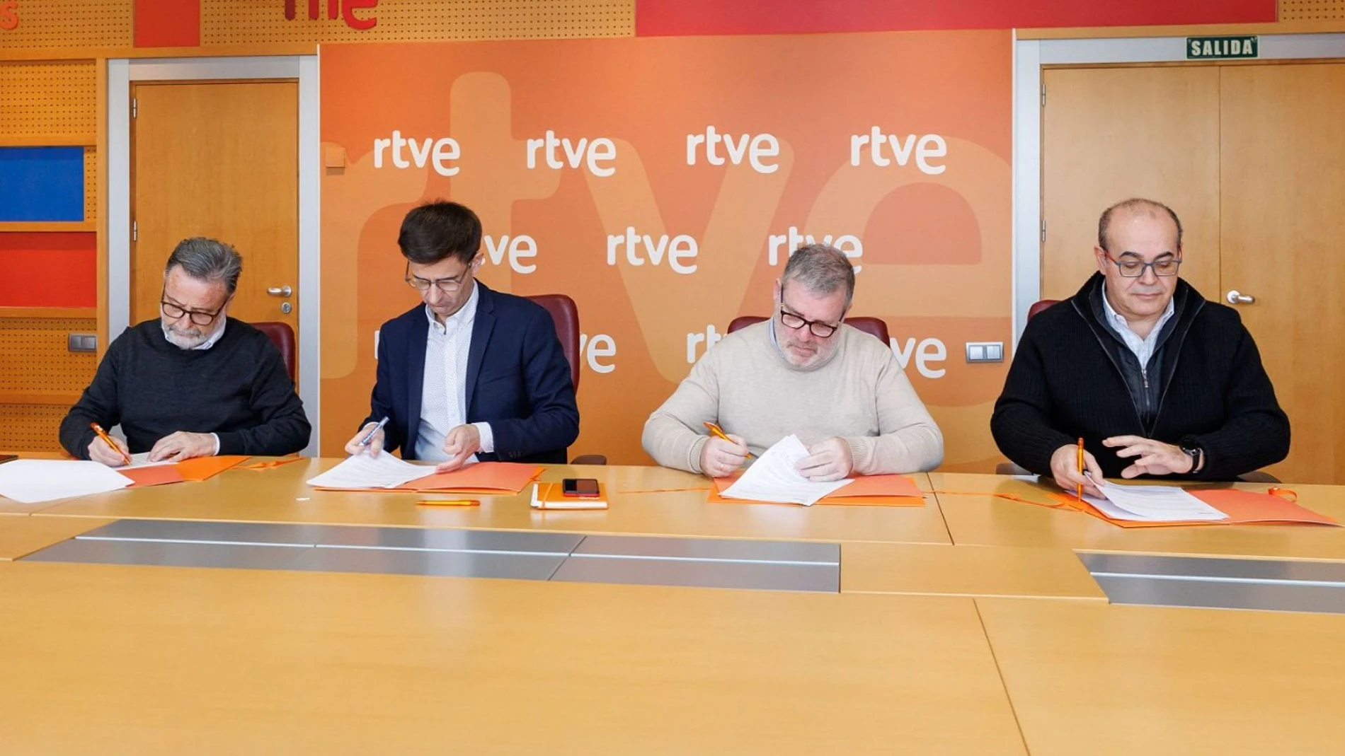 Acuerdo en RTVE para fabricar más contenidos desde casa y elevar dos centros clave