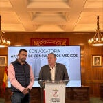Javier Fa&uacute;ndez presenta las ayudas acompa&ntilde;ado por el diputado delegado de Obras Municipales, Manuel Mart&iacute;n P&eacute;rez