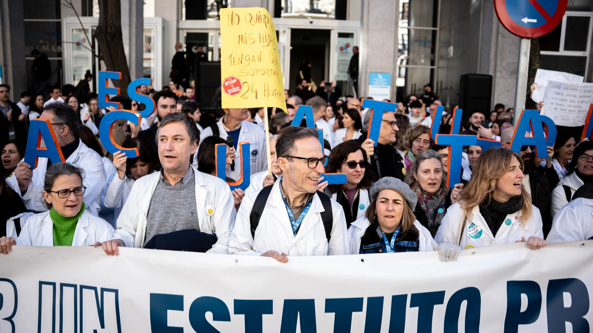 Los médicos se concentran frente a La Princesa