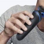 Su motor SensoAdapt ajusta la potencia en funci&oacute;n de la densidad de la barba