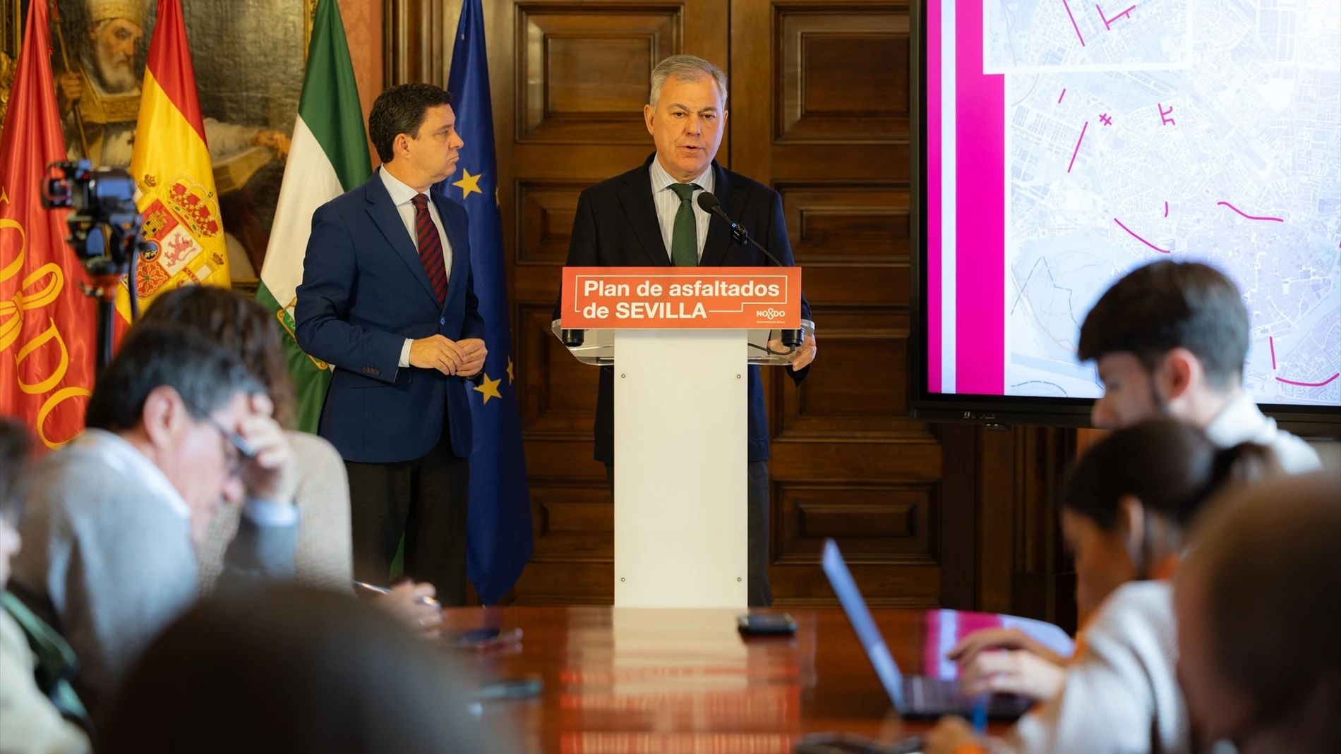 Los trabajadores del Ayuntamiento de Sevilla, en guerra contra el alcalde José Luis Sanz