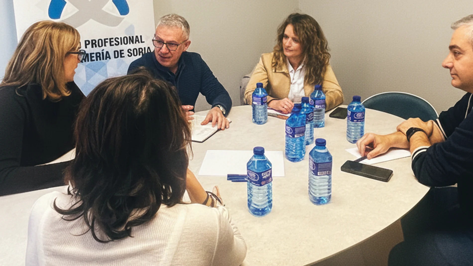 Ángel Ceña mantiene un encuentro con el Colegio de Enfermería de Soria