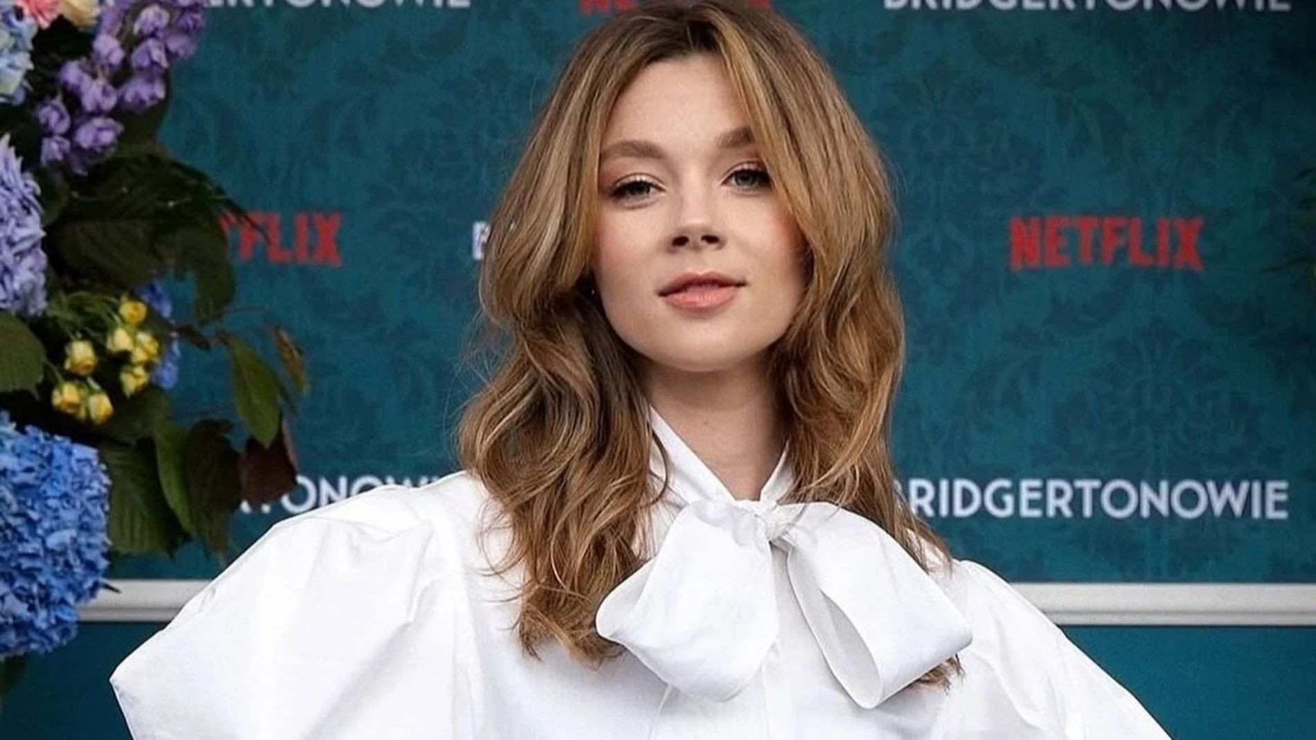 Claudia Jessie en un evento promocional de Bridgerton