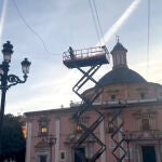 Adi&oacute;s al "pol&eacute;mico" toldo de la Plaza de la Virgen de Valencia