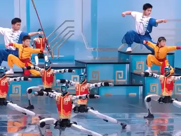 Una de las facetas que más asombró a los espectadores es la sincronización de robots y humanos Robots