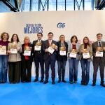 Ma&ntilde;ueco junto con los cabeza de lista del PP a las pr&oacute;ximas aut&oacute;nomicas y miembros del partido