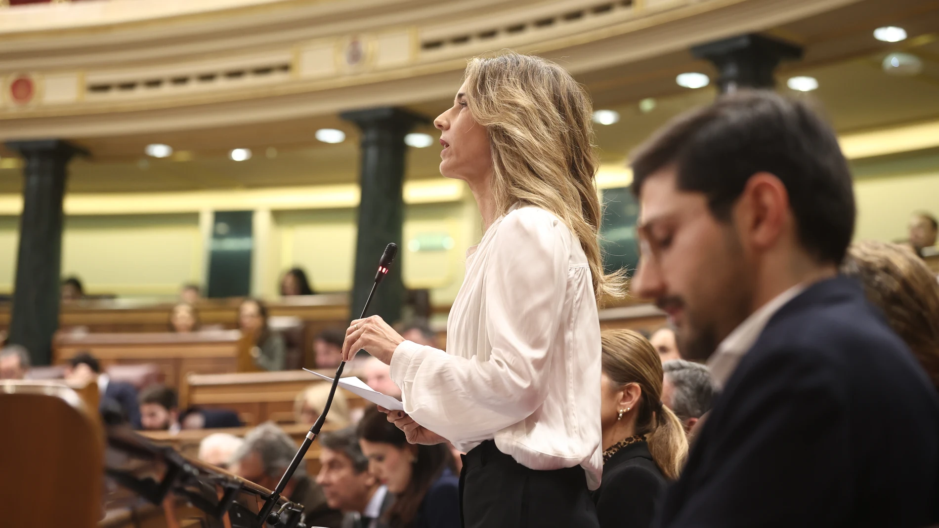 La diputada del PP Cayetana Álvarez de Toledo interviene durante una sesión de control al Gobierno, en el Congreso de los Diputados, a 18 de febrero de 2026, en Madrid (España). El Gobierno se enfrenta a una nueva sesión de control en el Congreso en la que responderá a las preguntas de la oposición sobre Sanidad, Trabajo o Igualdad, entre otras cuestiones. Además, el Gobierno se enfrenta a las interpelaciones urgentes sobre deterioro y a la insuficiencia estructural del servicio de Rodalies e...