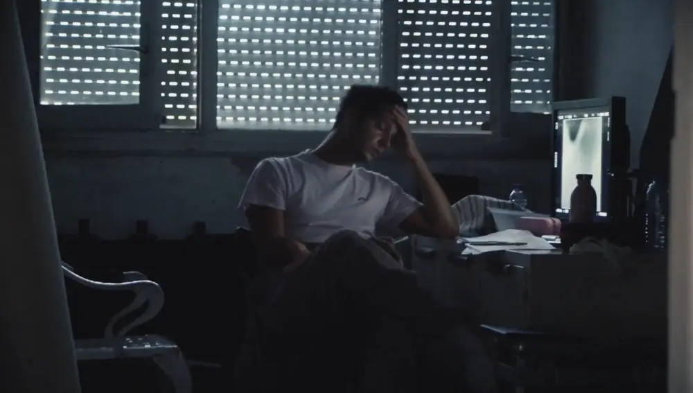 El tráiler de "Sidosa" desvela el paso más íntimo de Eduardo Casanova sobre el VIH