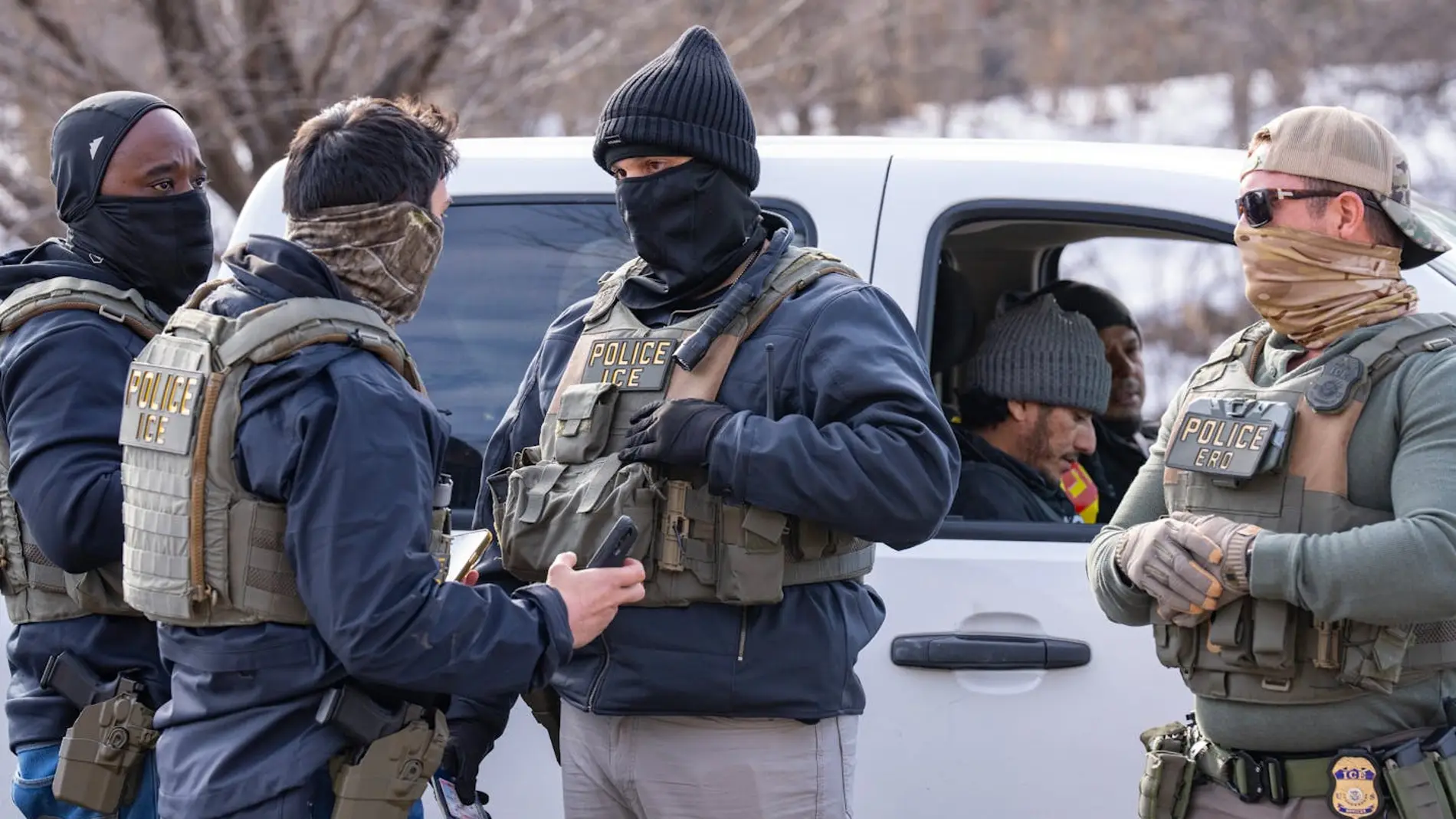 February 17, 2026: ICE agents attempt to confirm two men's legal immigration status after pulling them over on Bottineau Boulevard near 35th Avenue W. in Robbinsdale, Minnesota on Feb. 11, 2026.Europa Press/Contacto/Alex Kormann17/02/2026 ONLY FOR USE IN SPAIN