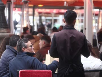 El incremento del paro en febrero se concentr&oacute; especialmente en el sector servicios