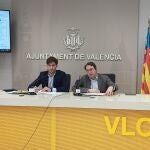 El portavoz del equipo de Gobierno, Juan Carlos Caballero (i) y el concejal de Urbanismo, Juan Giner