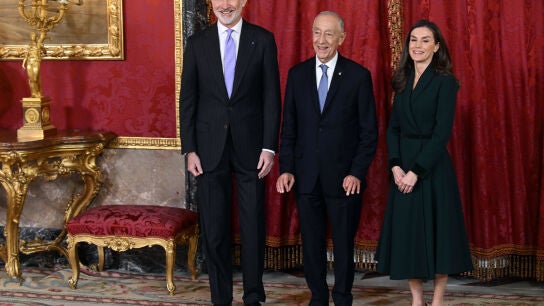 El Rey recibe con honores a Rebelo de Sousa en su última visita como ...