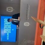 El alcalde de Alicante, Luis Barcala, durante su declaraci&oacute;n para prensa hoy en el Ayuntamiento