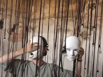 Concha Casajús. Performance de Sylvie Garoche y Olga Simón Concha Casajús. Performance de Sylvie Garoche y Olga Simón