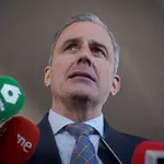 El portavoz de VOX en el Ayuntamiento de Madrid, Javier Ortega Smith, atiende a los medios de comunicación