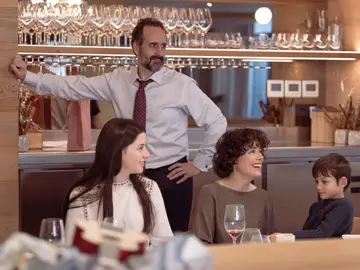 El actor vallisoletano Miguel Garcés, de pie, en una imagen del rodaje de 'Los domingos', de Alauda Ruiz de Azúa El actor vallisoletano Miguel Garcés, de pie, en una imagen del rodaje de 'Los domingos', de Alauda Ruiz de Azúa