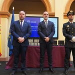 El alcalde de Manises (Valencia), Javier Mansilla, el primero por la izquierda este viernes en un acto de la Policía Local El alcalde de Manises (Valencia), Javier Mansilla, el primero por la izquierda este viernes en un acto de la Policía Local