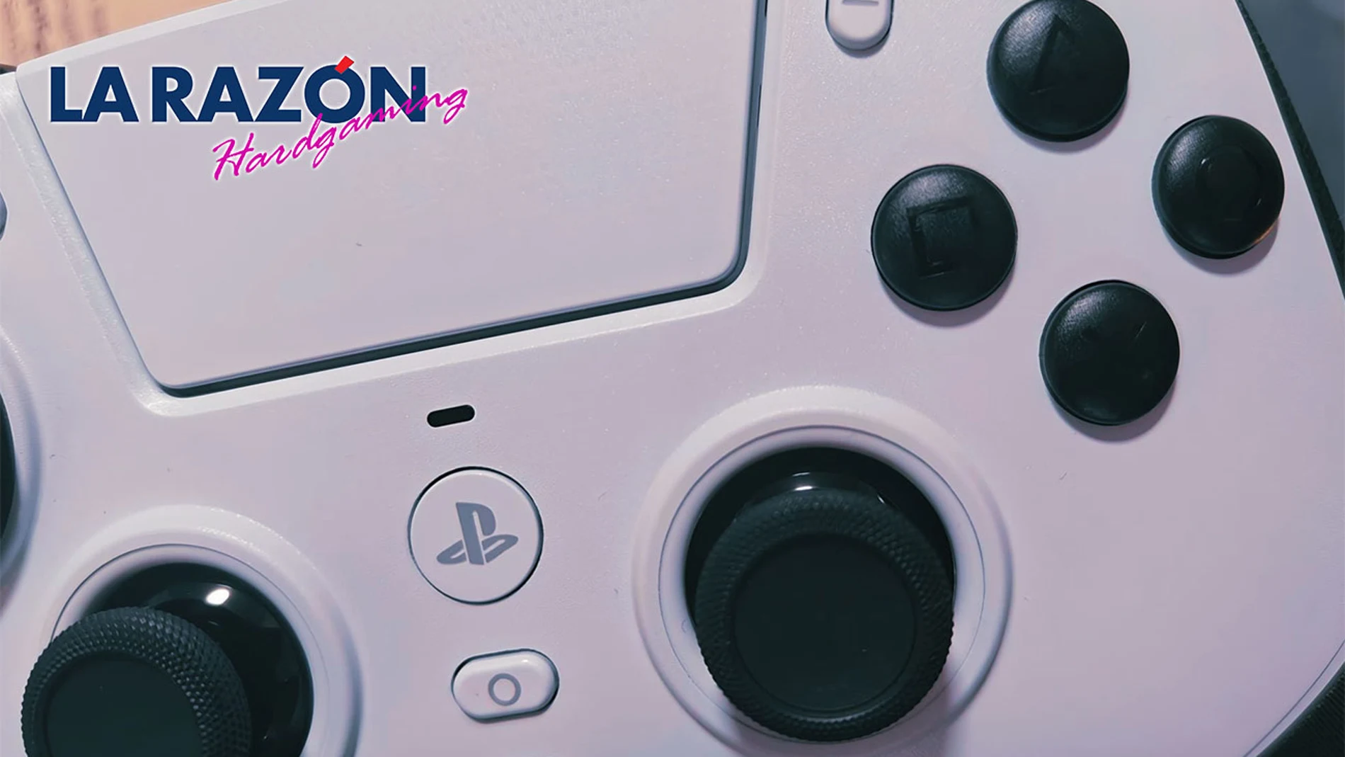 La Razón Hardgaming - Razer Raiju V3 Pro White Edition PS5 y PC: Un mando pro orientado al juego competitivo