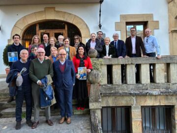 La plataforma Foruak Orain rinde homenaje a Guillermo Gort&aacute;zar