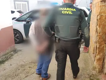 La Guardia Civil detiene al presunto agresor La Guardia Civil detiene al presunto agresor