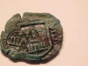 Hallan en la isla de Ons un maraved&iacute; de 1622, del reinado de Felipe IV, un "testimonio valioso" de la actividad mar&iacute;tima