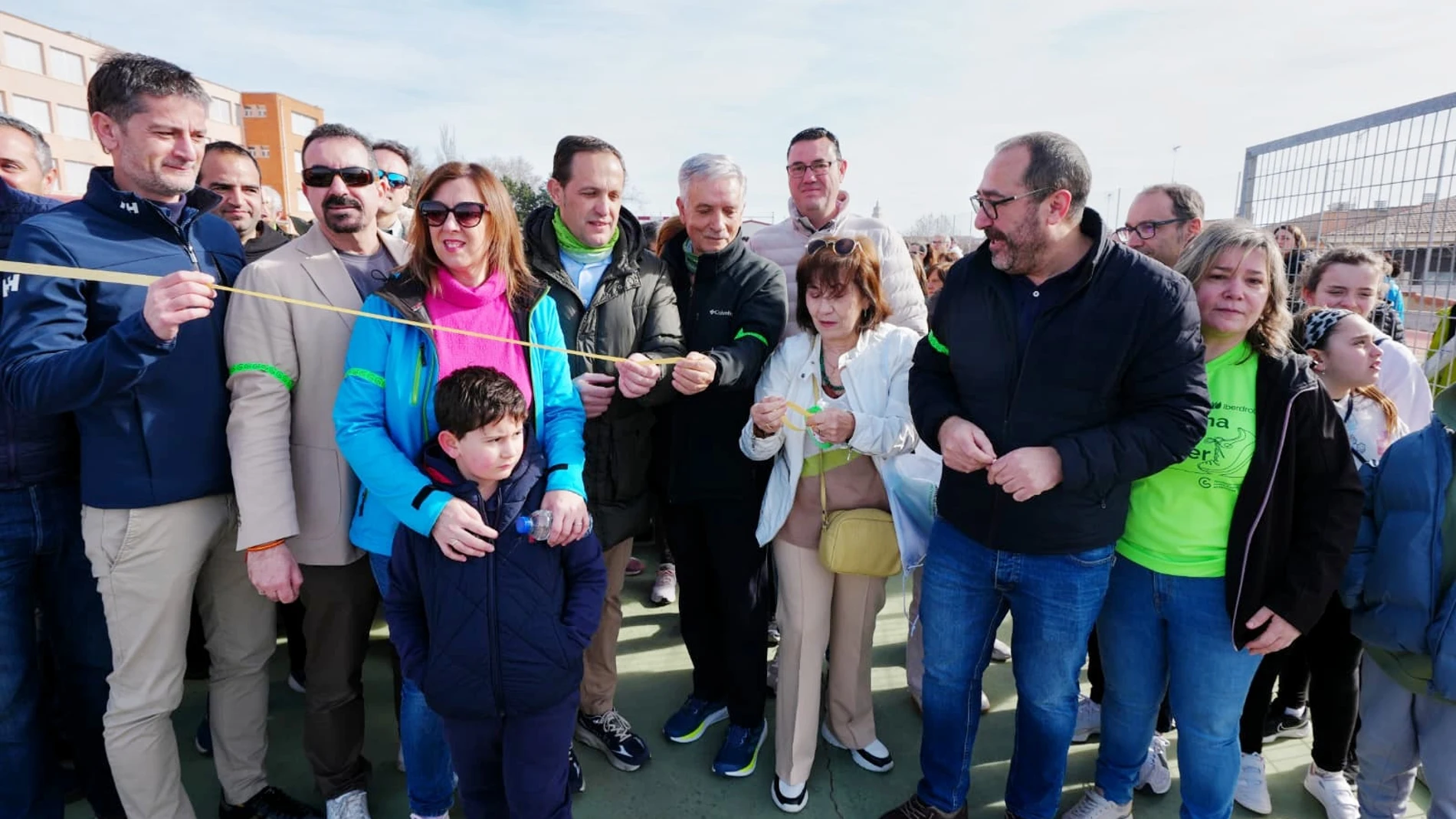 El presidente de la Diputación de Valladolid, Conrado Íscar, participa en la Marcha contra el Cáncer de Tordesillas