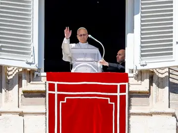 Pope Leo XIV leads the Angelus prayer in Vatican VATICAN CITY (Vatican City State (Holy See)), 22/02/2026.- Pope Leo XIV leads the Angelus prayer from the window of his office overlooking Saint Peter's Square, in Vatican City, 22 February 2026. (Papa) EFE/EPA/FABIO FRUSTACI