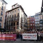 Cientos de personas rechazan en Pamplona el asesinato de una mujer en Sarriguren