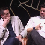 Emilio Delgado y Gabriel Rufi&aacute;n durante un di&aacute;logo sobre el futuro de la izquierda alternativa en la sala Galileo Galilei