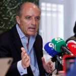 Francisco Camps presenta un estudio sobre la situaci&oacute;n pol&iacute;tica de la Comunidad Valenciana