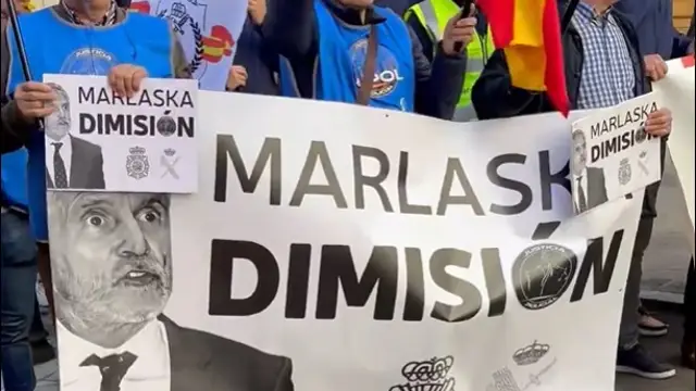 Policías y guardias civiles exigen la dimisión de Marlaska frente al Ministerio del Interior Policías y guardias civiles exigen la dimisión de Marlaska frente al Ministerio del Interior