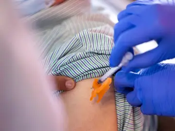 La AEV rechaza un congreso a celebrar en Ciudad Real que cuestiona la seguridad de las vacunas y las vincula con autismo La AEV rechaza un congreso a celebrar en Ciudad Real que cuestiona la seguridad de las vacunas y las vincula con autismo