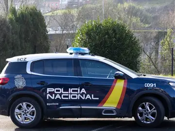 Coche de la Policía Nacional Coche de la Policía NacionalREMITIDA / HANDOUT por POLICÍA NACIONALFotografía remitida a medios de comunicación exclusivamente para ilustrar la noticia a la que hace referencia la imagen, y citando la procedencia de la imagen en la firma27/01/2026