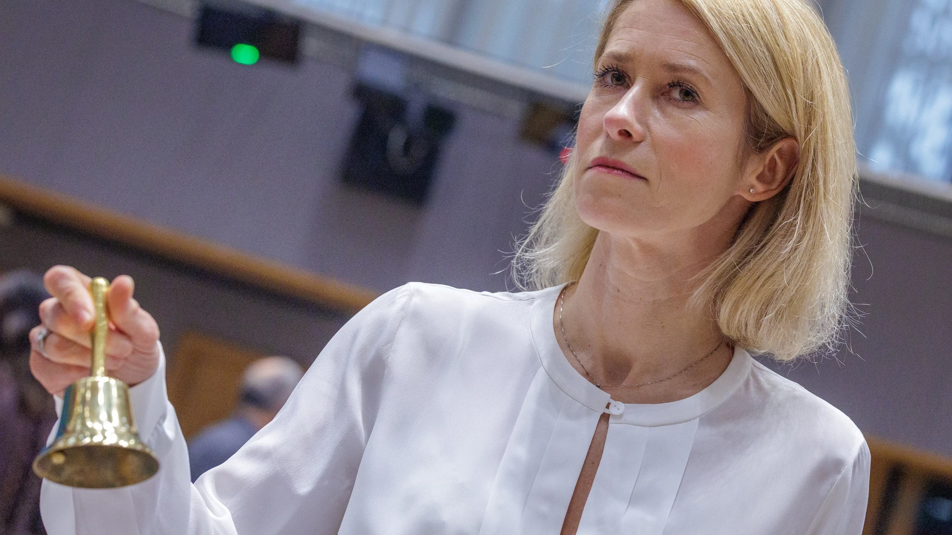 BELGIUM (BRUSSELS), 23/02/2026.- High Representative of the European Union for Foreign Affairs and Security Policy Kaja Kallas rings the bell to officialy start a Foreign Affairs Council in Brussels, Belgium, 23 February 2026. EU foreign affairs chiefs will hold a discussion with the Minister of Foreign Affairs of Ukraine Andrii Sybiha - who will participate via VTC - and wiill also meet with the High Representative for Gaza, Nickolay Mladenov. (Bélgica, Ucrania, Bruselas) EFE/EPA/OLIVIER MAT...