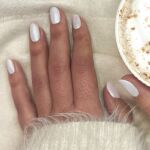 Manicura en color blanco de Hello Nails