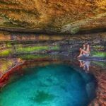 Solo existe unas horas al día: la cueva española que esconde una piscina natural de agua turquesa bajo la roca Solo existe unas horas al día: la cueva española que esconde una piscina natural de agua turquesa bajo la roca
