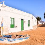 La isla "secreta" sin carreteras, con arena en las calles y vuelos por 25 libras: el destino espa&ntilde;ol que conquista a Reino Unido