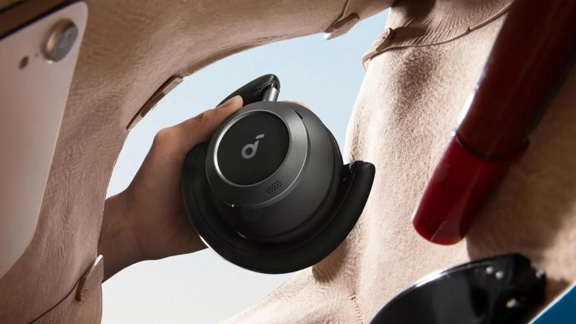 Soundcore Space One Pro plegados