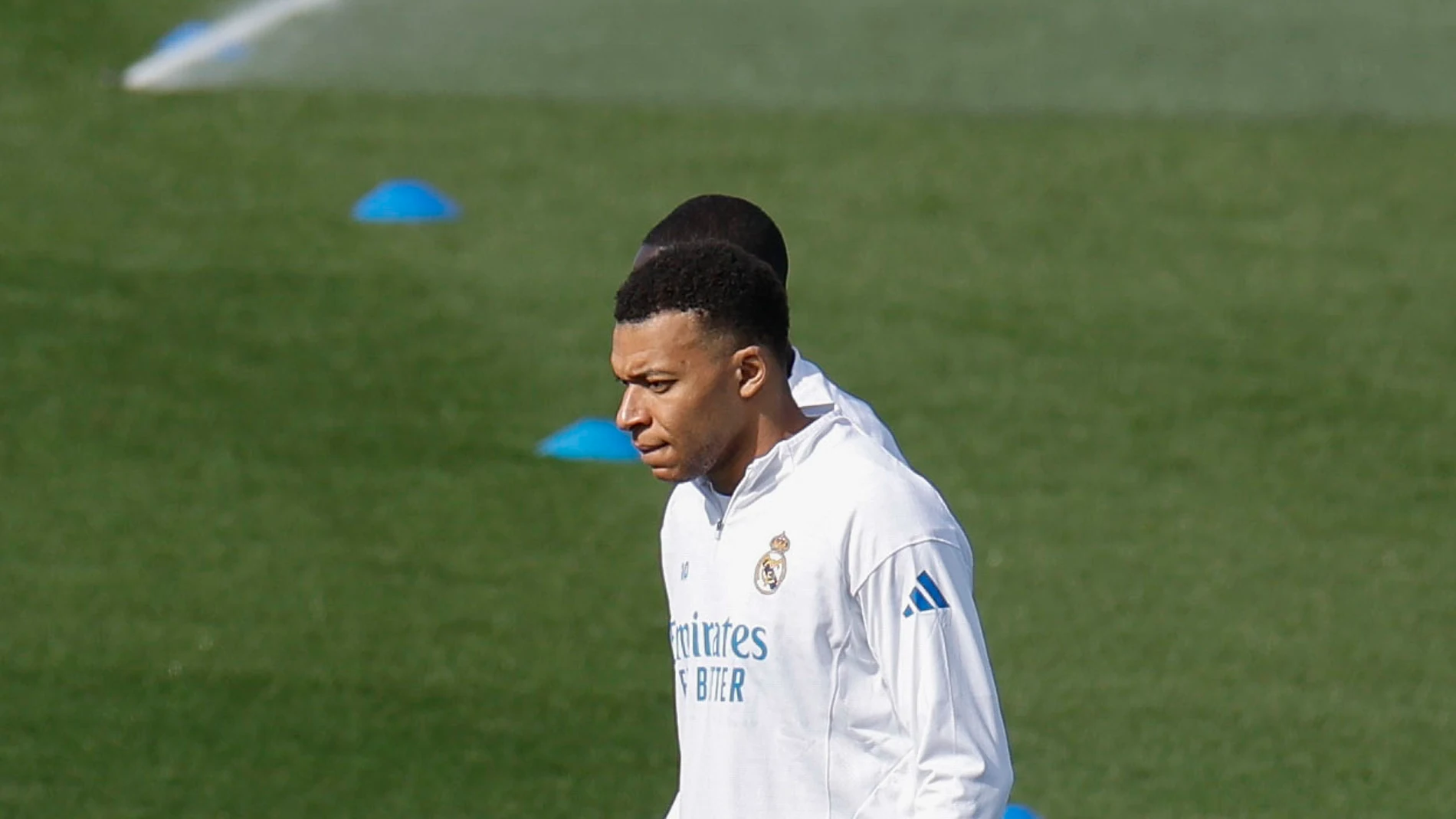 MADRID (ESPAÑA), 24/02/2026.- El delantero del Real Madrid, Kylian Mbappé durante el entrenamiento del equipo en la Ciudad Deportiva de Valdebebas en Madrid este martes antes del partido de vuelta contra el Benfica para acceder a los octavos de final de la Liga de Campeones. EFE/ Javier Lizón
