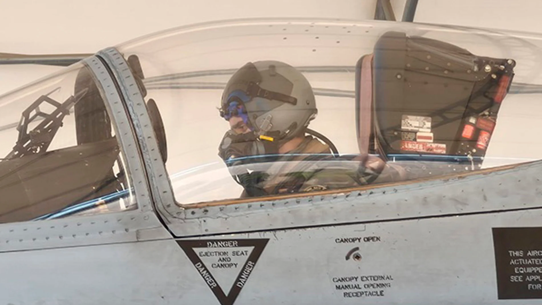 La Universidad Politécnica de Madrid y el Ejército del Aire miden la actividad cerebral de un piloto de F-18 para crear un "neurocasco"