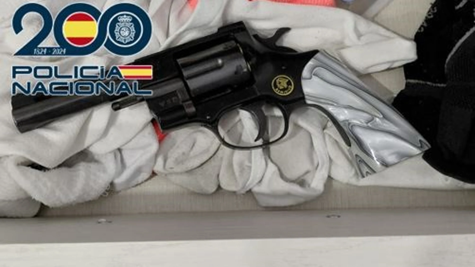 Arma de fuego intervenida en la operación QuemaderoREMITIDA / HANDOUT por POLICÍA NACIONALFotografía remitida a medios de comunicación exclusivamente para ilustrar la noticia a la que hace referencia la imagen, y citando la procedencia de la imagen en la firma24/02/2026