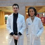 Doctor Edoardo Caronna y la doctora Patricia Pozo-Rosich, investigadores que han participado en el estudio