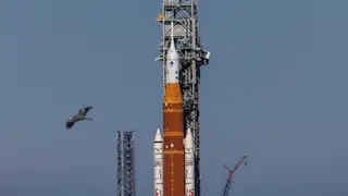Artemis II moon rocket rolled back for repairs after helium system issue TITUSVILLE (United States), 26/02/2026.- The SLS (Space Launch System) rocket with an Orion capsule, part of the Artemis II mission, is being transported from Launch Pad 39B back to NASA's Vehicle Assembly Building (VAB) at the Kennedy Space Center in Titusville, Florida, USA, 25 February 2026. Artemis II is returning to the VAB because a critical helium system problem was discovered that requires access and repairs not possible on the launchpad. According to NASA, Artemis 2 is a crewed lunar...