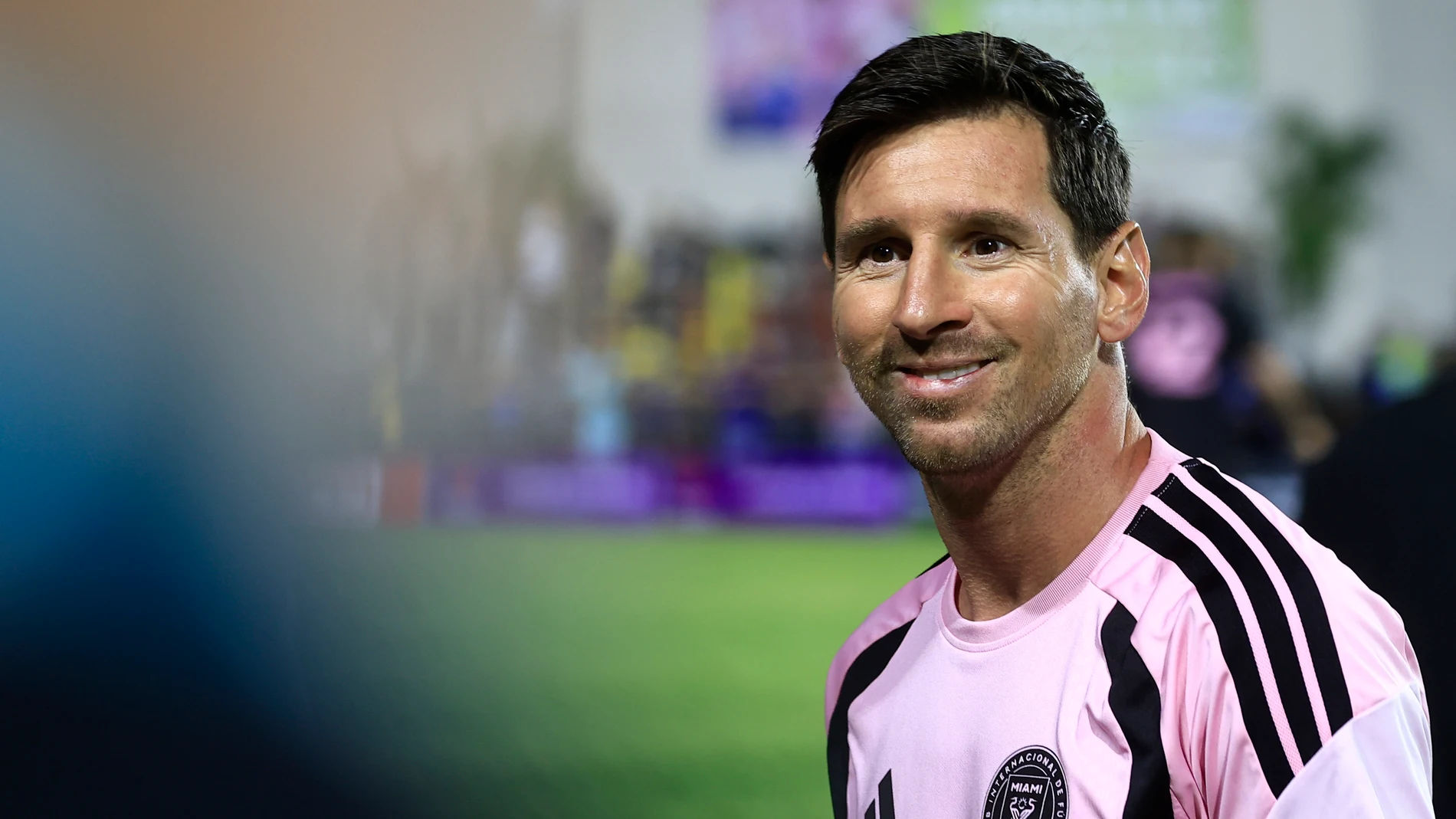 AME8709. BAYAMÓN (PUERTO RICO), 26/02/2026.- Lionel Messi del Inter Miami reacciona en un calentamiento este jueves, previo al partido amistoso entre Independiente del Valle y Inter Miami, en el estadio Juan Ramón Loubriel en Bayamón (Puerto Rico). EFE/ Thais Llorca